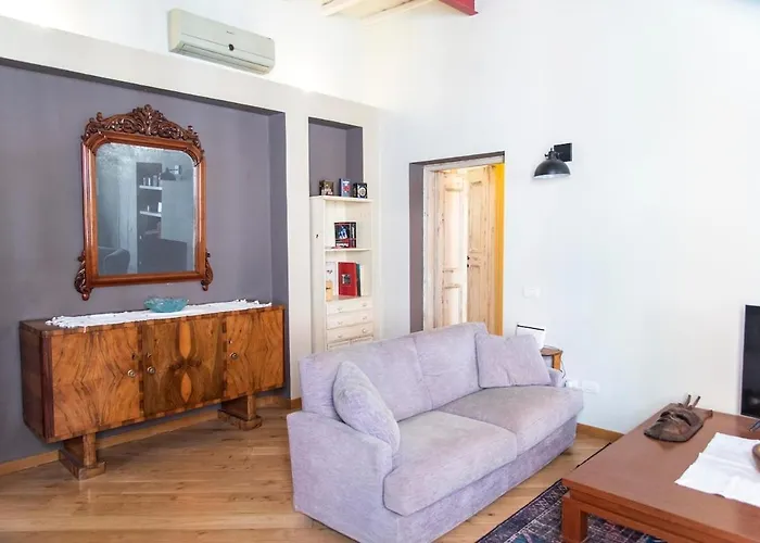 Rione Monti 2 Bedrooms 2 Bathrooms *
